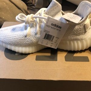 YEEZY BOOST 350 V2 TRIPLE WHITE